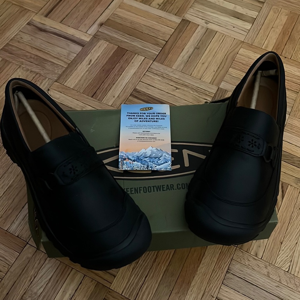 Woman’s Keen Work Shoes sz11